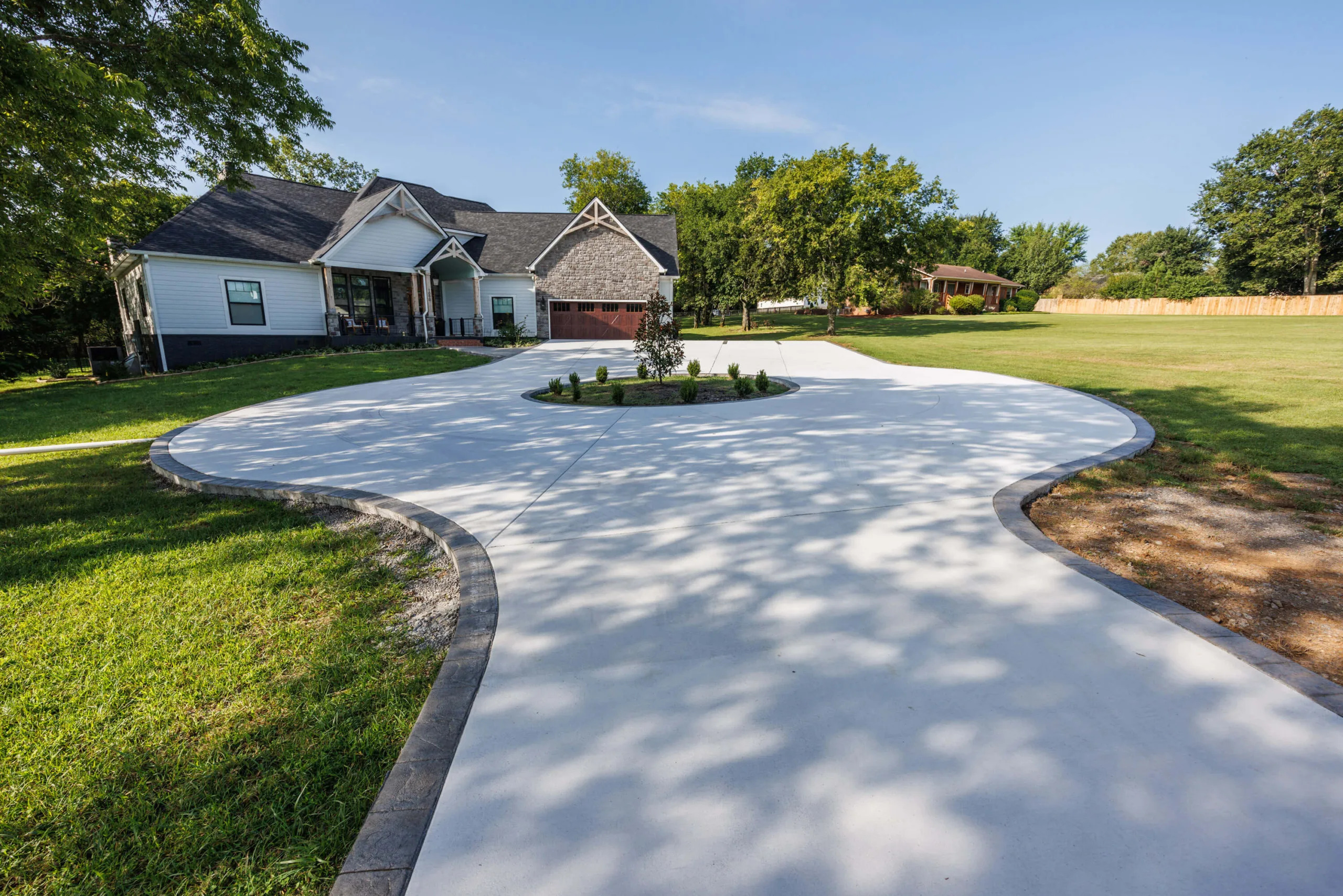 concrete-driveway-contractor-elgin-illinois.jpg